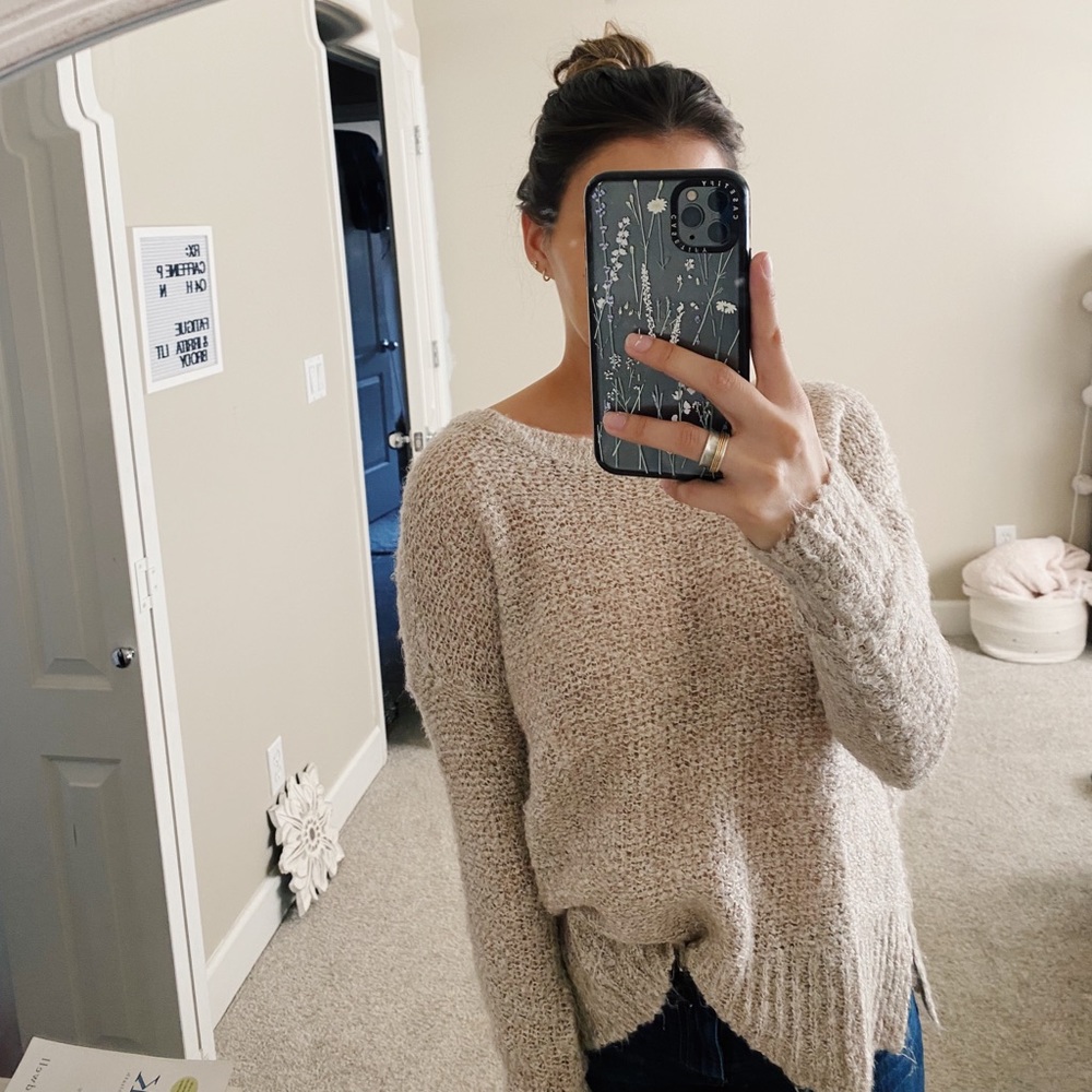 American Eagle Cream Sweater - Picture 1 of 1